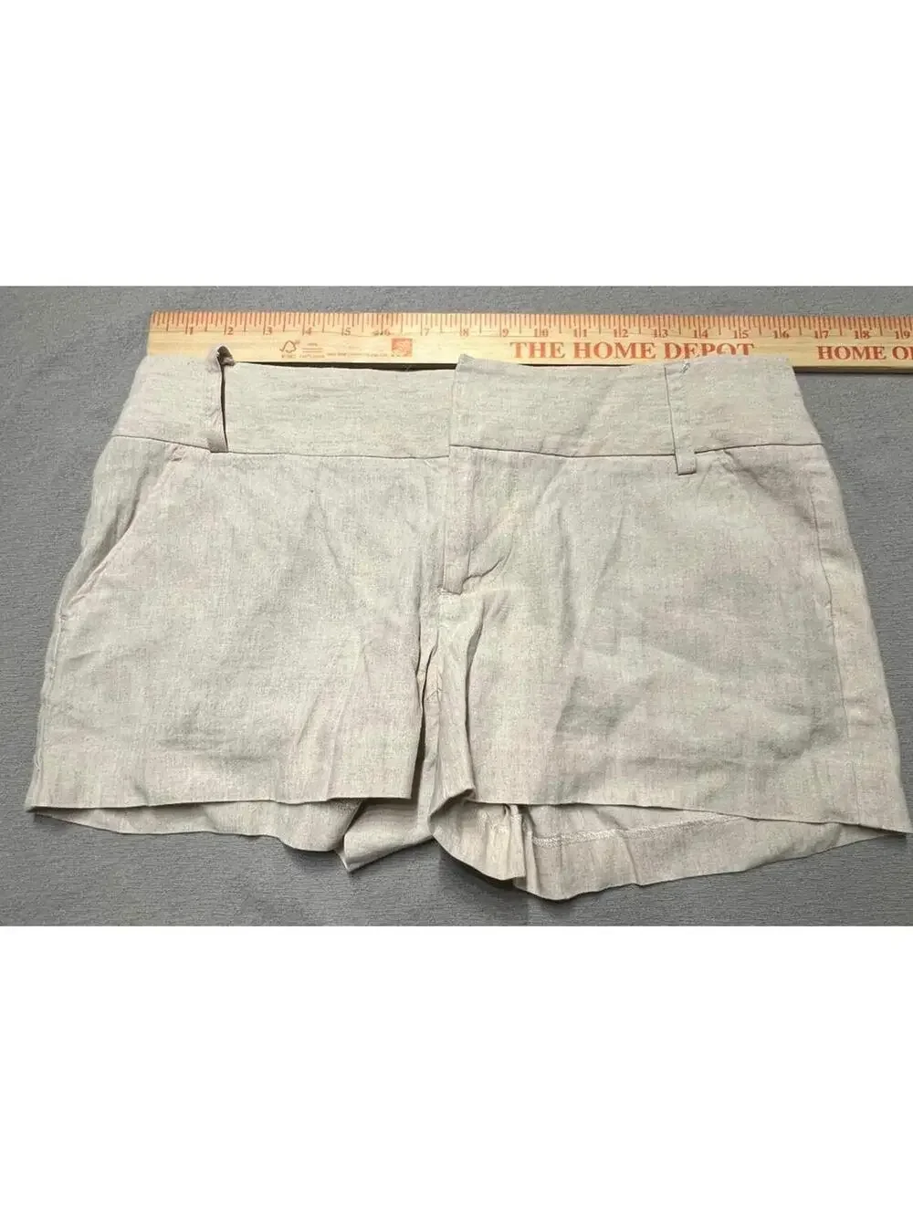 Alice + Olivia Arthur Linen Blend Tailored Shorts Beige Quiet Luxury Size 8 - Picture 4 of 6